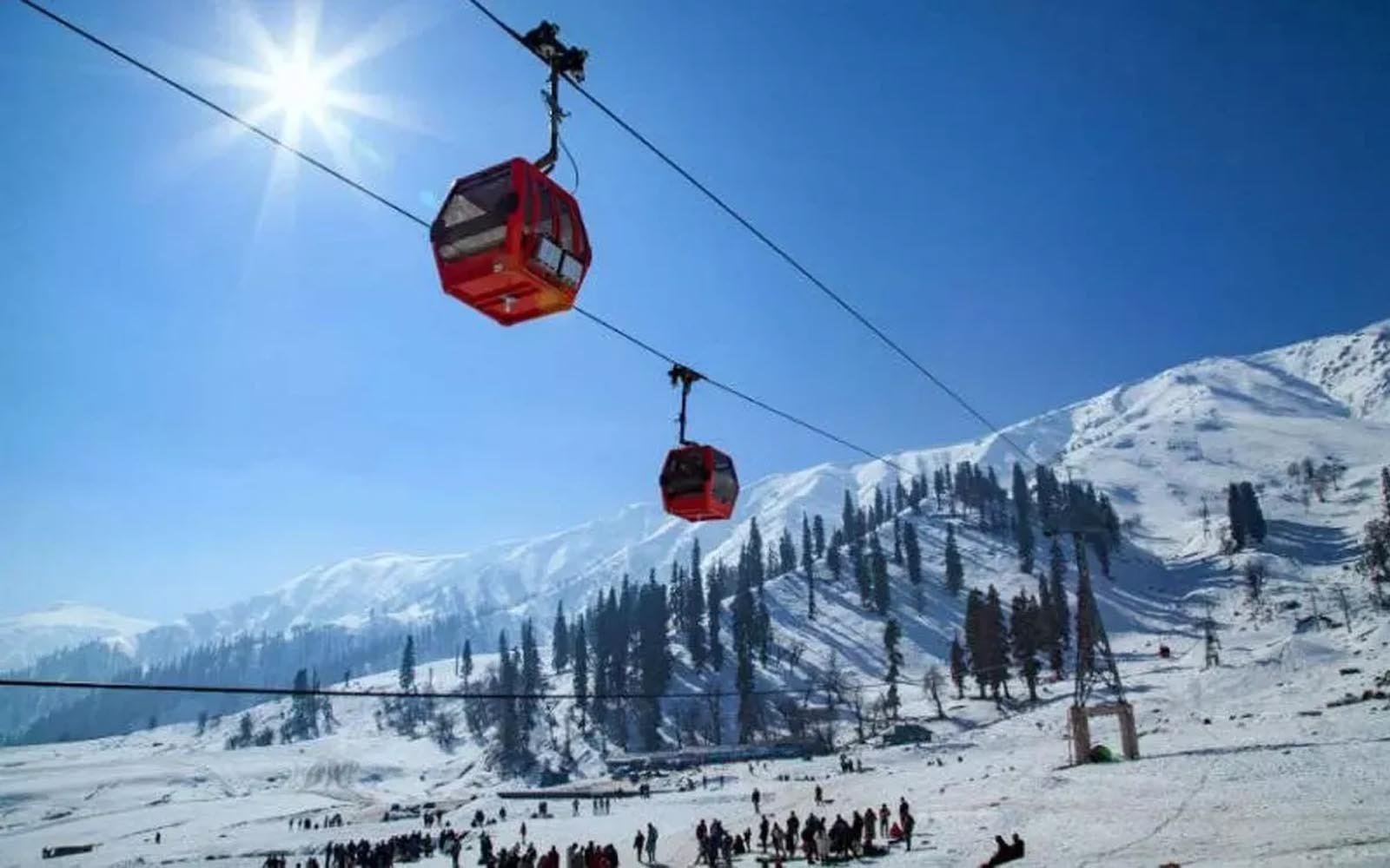 Panoramic winter views across the snow-covered Himalayan landscape near Auli